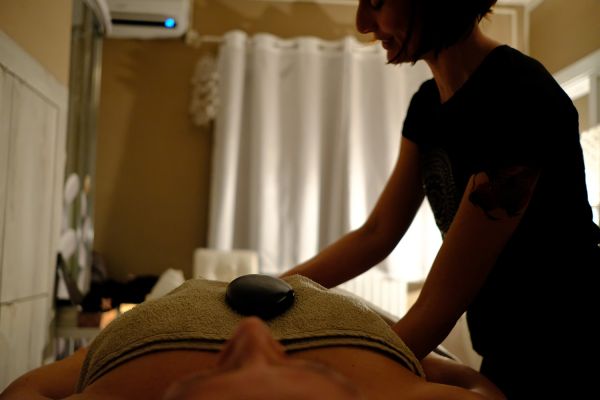 stonemassage1194E968F0-4F09-3E3B-B2F8-BA737696E153.jpg