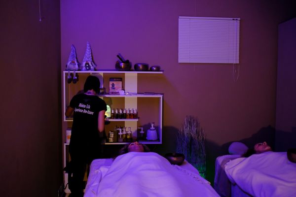 studio8B074BD31-1B44-B321-00C3-130D7BE542D5.jpg